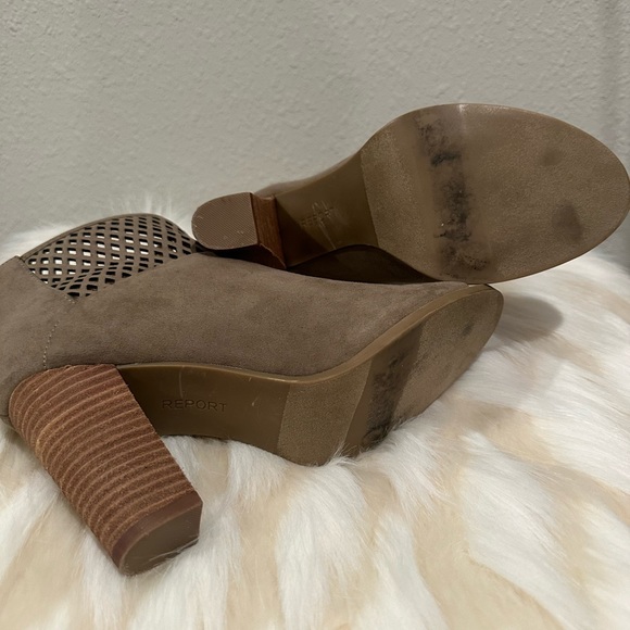 Report ankle booties, taupe size 7. - Picture 4 of 6